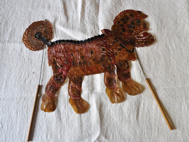 Marionetta per ombre cinesi "Cane di Fuoco" cm 28 x 38